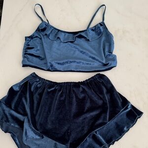 Woman’s sleep set from mentionanbles